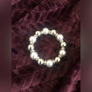 Women’s silver and pearl bracelet
